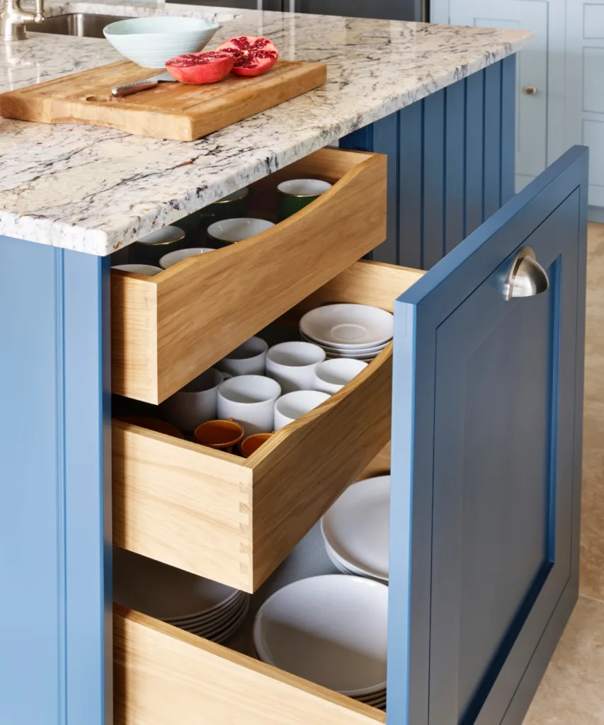 Maximizes Drawer Storage